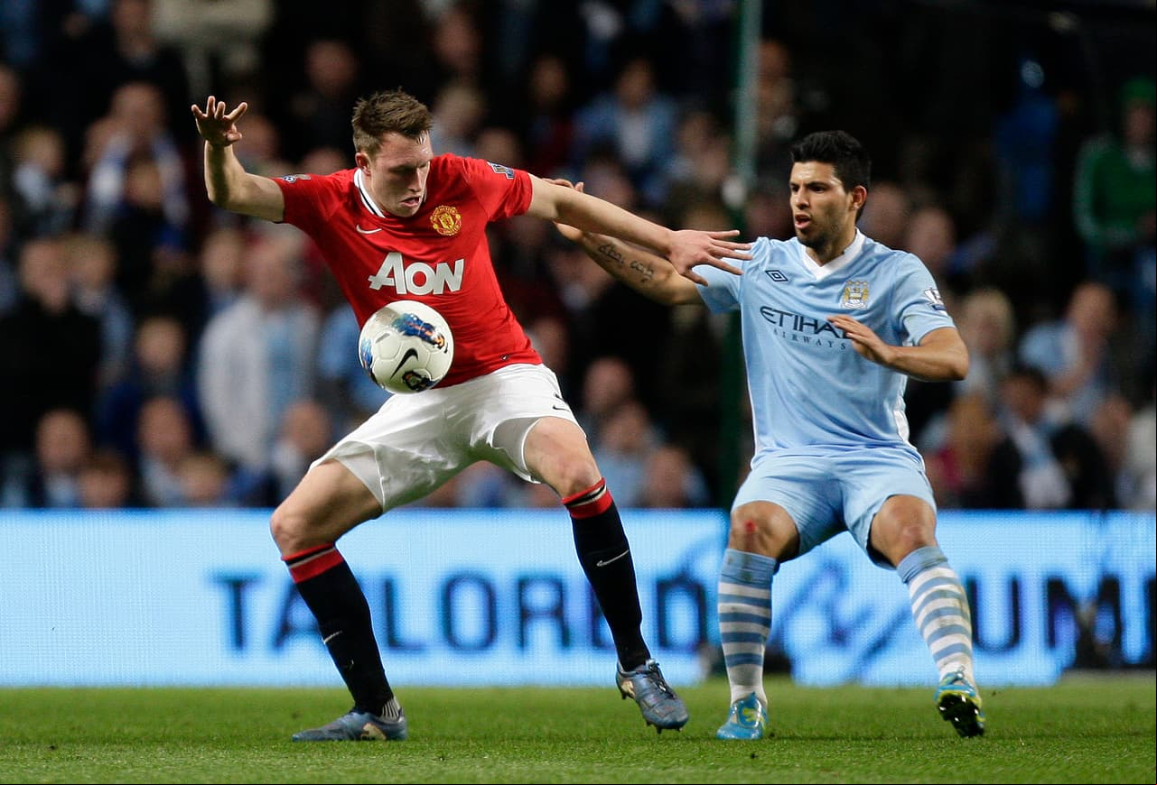 Por otro lado el Manchester United necesitaba que el City no sumara de tres, pues el mano a mano si ambos ganaban la Premier sería para el City.