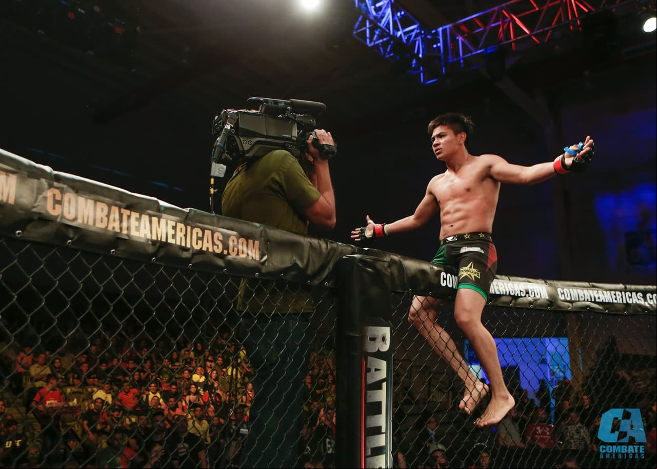 La fiesta del Combate Américas en el Gimnasio Nuevo León de Monterrey tuvo como protagonistas a la intensidad de las artes marciales mixtas y al luchador Alberto del Río.