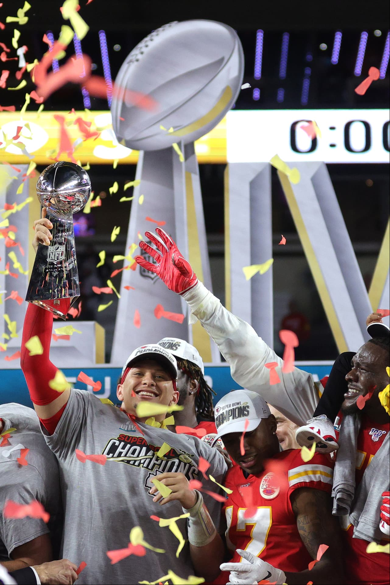 Así se presentó el festejo de los Chiefs desde los minutos finales del partido, hasta el clásico baño al head coach, Andy Reid y también la celebración con el Vince Lobardi.