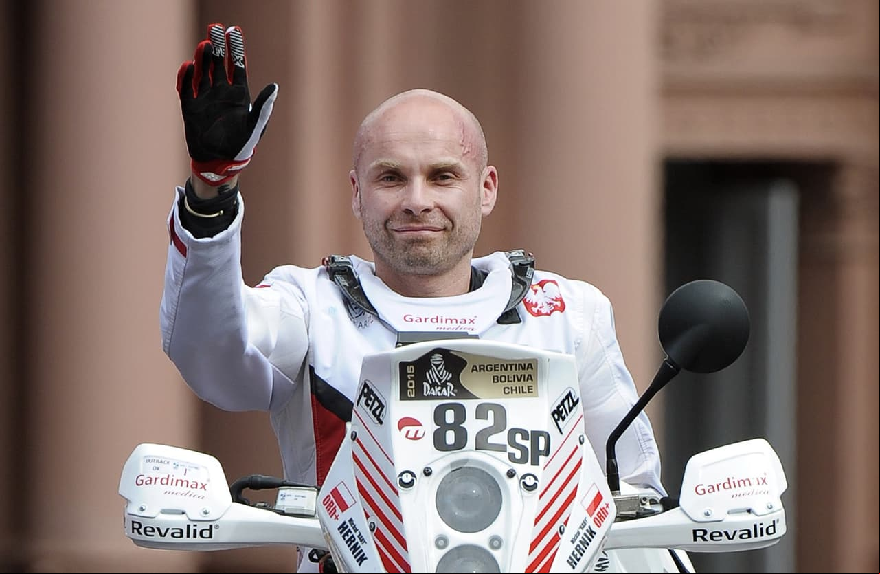 El 6 enero otro amante de la velocidades murió, y fue el motociclista polaco Michal Hernik, de 39 años, fallecido durante la tercera etapa del Rally Dakar se convirtió en la 64ª víctima del mítico Rally.