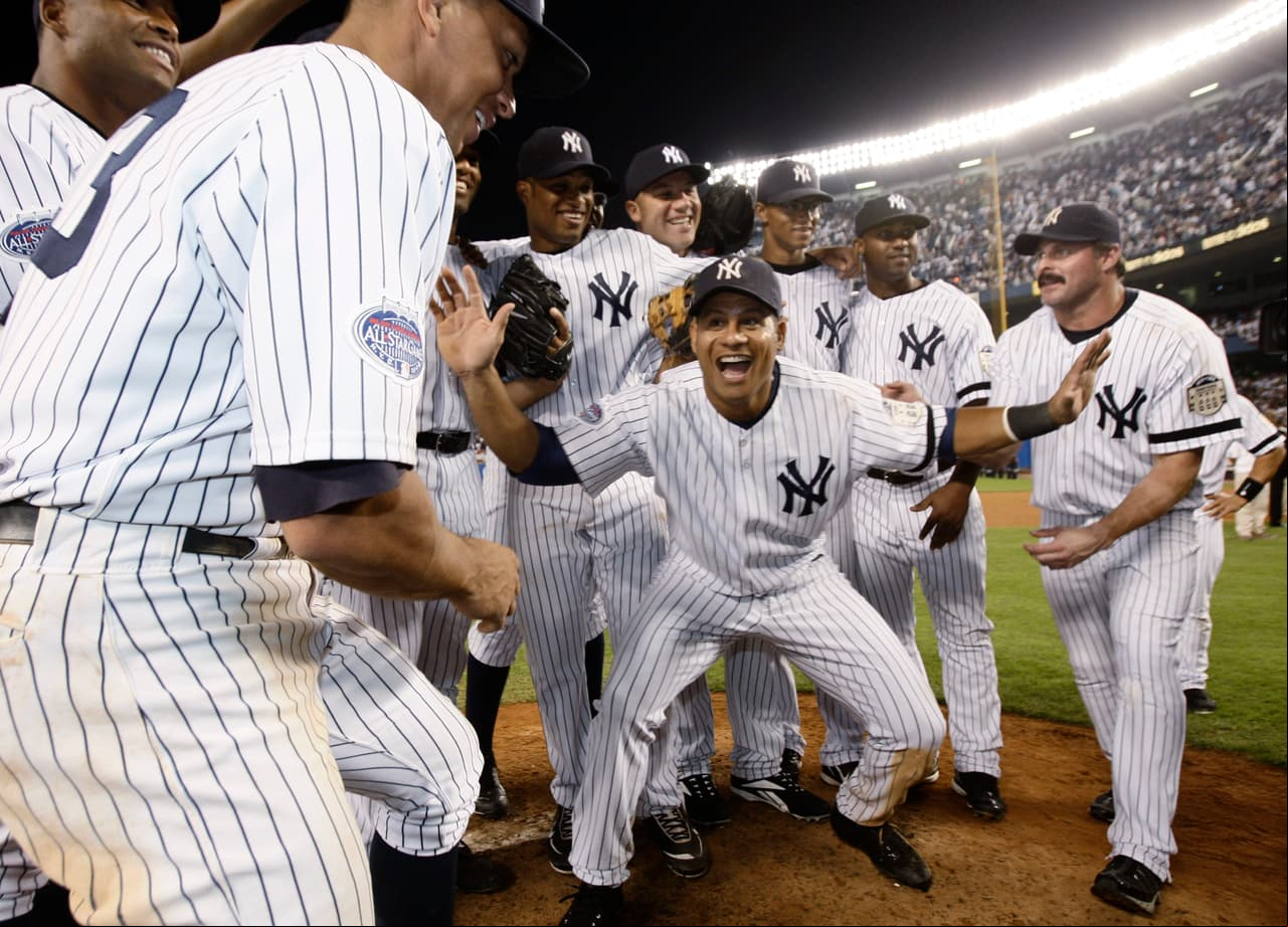 El 21 de septiembre de 2008, los Yankees derrotan a los Orioles de Baltimore 7–3 en el último partido de béisbol en la historia del Yankee Stadium.