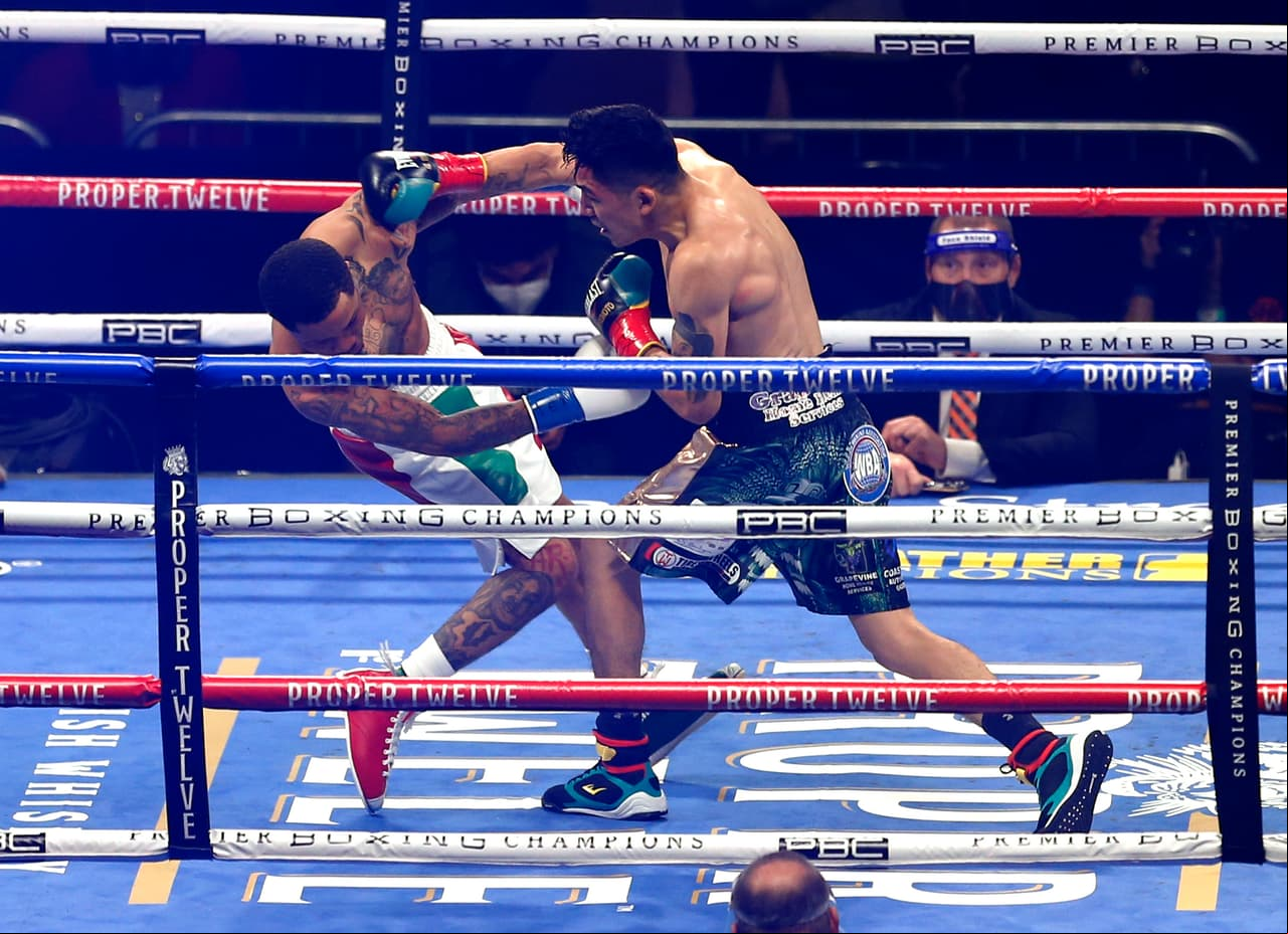 Las impactantes imágenes del uppercot que mandó a la lona al mexicano. | El nocaut del año le otorgó a Gervonta Davis el cinturón superpluma de la AMB, además de conservar su título del mismo organismo, pero en la categoría ligero.
