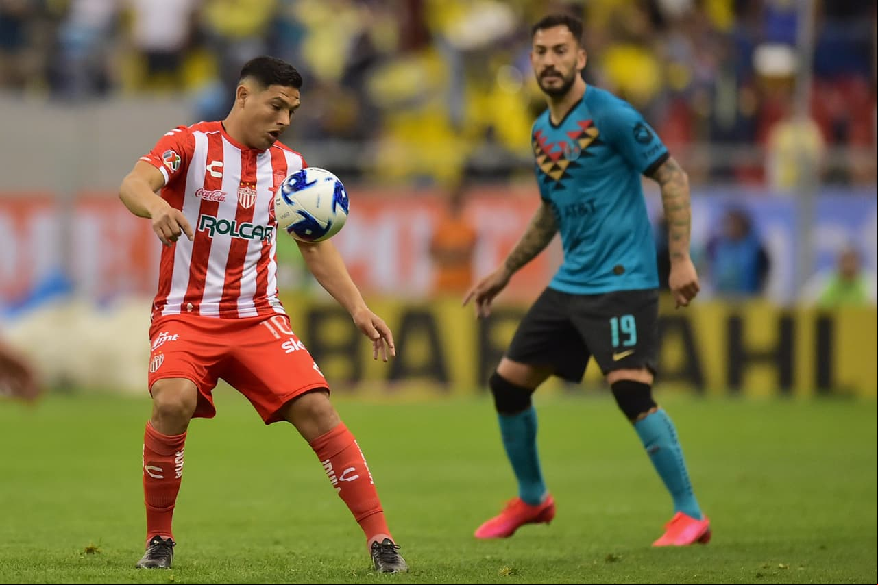 Los primeros 15 minutos ambos equipos reconocían parados tácticos.