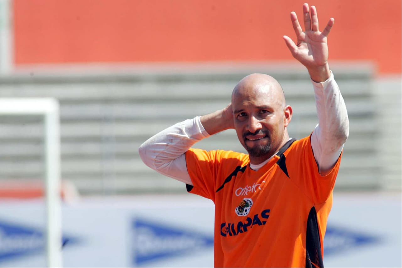 En 2009, Pérez cambió de club y ahora estuvo con Jaguares Chiapas, en donde volvió a demostrar que a pesar de sus 36 años en ese entonces todavía estaba vigente.