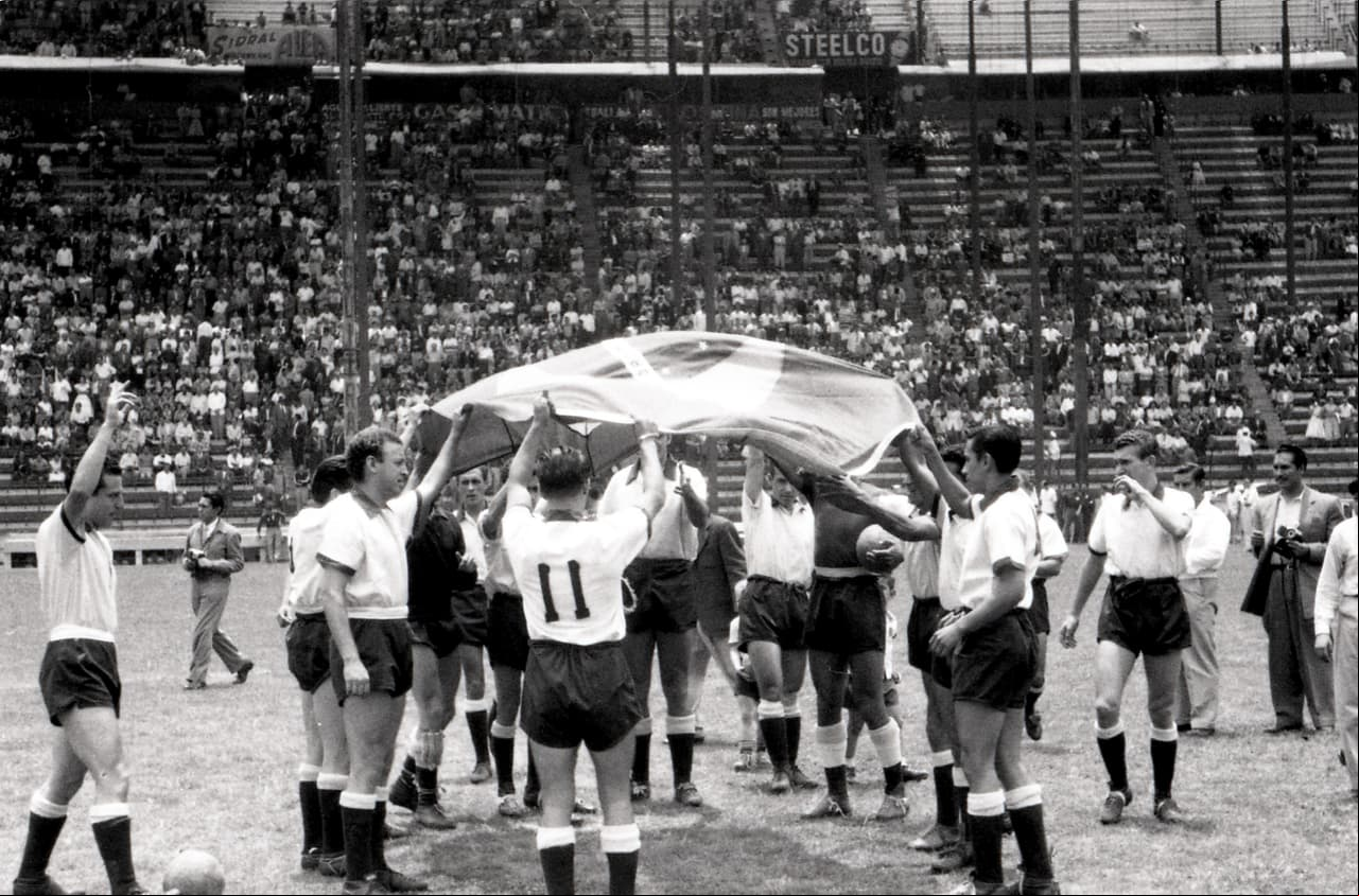 Aunque los resultados de aquel torneo no fueron los mejores, Cantinflas siguió apoyando al equipo y el ánimo de los aficionados no cayó.