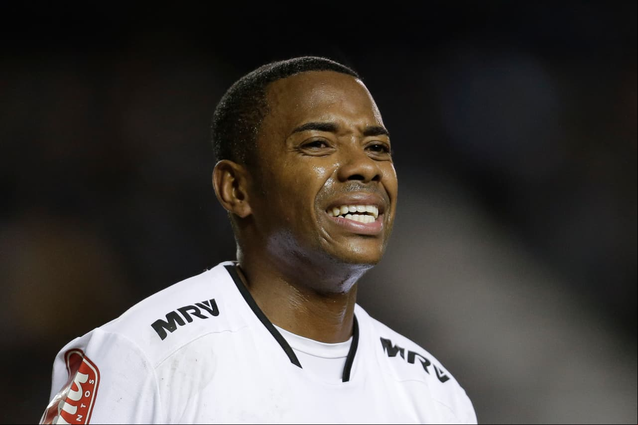 En el equipo 'merengue', tras su debut, se dijo que era el 'Nuevo Pelé'. El tiempo dijo lo contrario. Pasó por el Manchester City y el Milan y se regresó a su país. Ahora juega con el Atlético Mineiro.
