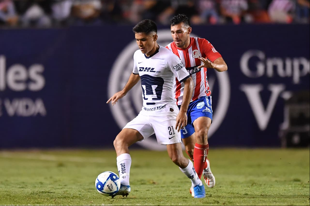Martín Barragán Negrete, Pumas UNAM. Nació en México el 14 de julio de 1991. Procedente de Necaxa.