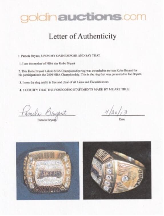 El anillo de campeonato de Los Angeles Lakers de 2000 que Kobe Bryant regaló a su padre Joe, está disponible en una subasta que arrancará en los $40 mil dólares.