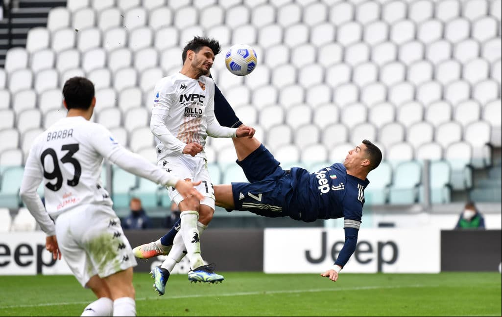 ¡Insólito! Benevento derrota a la Juventus de Crisitano Ronaldo 1-0 en Turín. Con gol del 'Tanque' Adolfo Gaich al minuto 69, ya sentenciaba la tarde, mientras que los de la Vecchia Signora no pudieron empatra el encuentro durante la Jornada 28 en la Serie A.