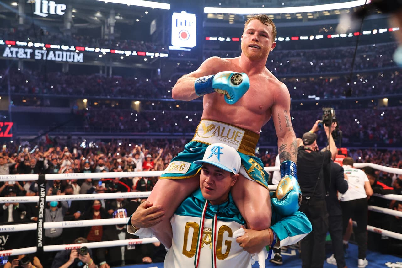 ¡Vaya paliza! Canelo venció por nocaut técnico a Saunders en 8 rounds