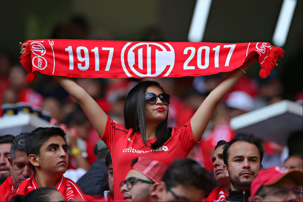En el Nemesio Diez se vivió una linda fiesta desde la previa del partido entre el Toluca y Xolos, por la semifinal del Clausura 2018 de la Liga MX. Miles de aficionados se acercaron al estadio para conocer al primer finalista del torneo tras el 2-1 a favor de los de Tijuana en el juego de ida.