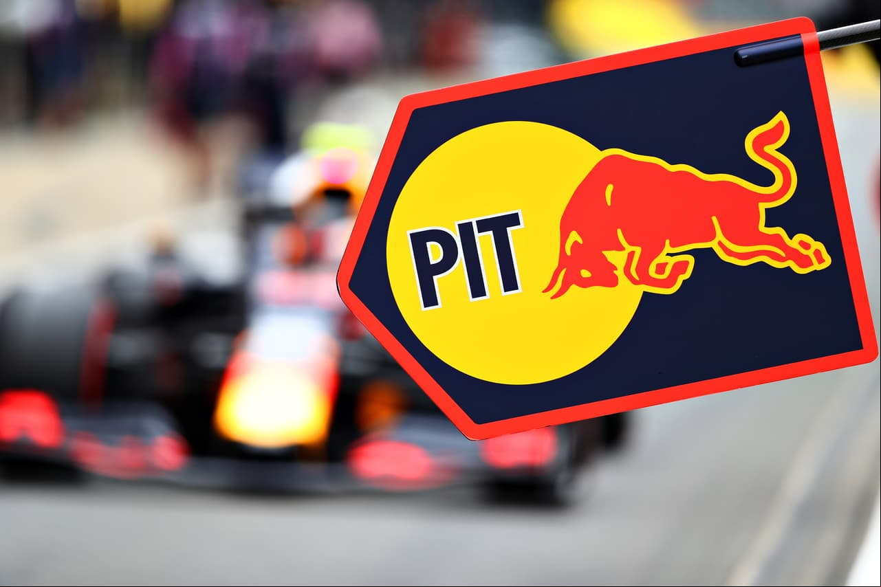 Los autos de Mercedes volvieron a marcar los puntos altos este sábado en la clasificación del Gran Premio de Gran Bretaña en donde Valtteri Bottas log´ro el primer lugae y Lewis Hamilton el segundo. En tercera posición saldrá Charles Leclerc, mientras que Sergio Pérez no pasó de la Q2 y saldrá en la casilla 15.