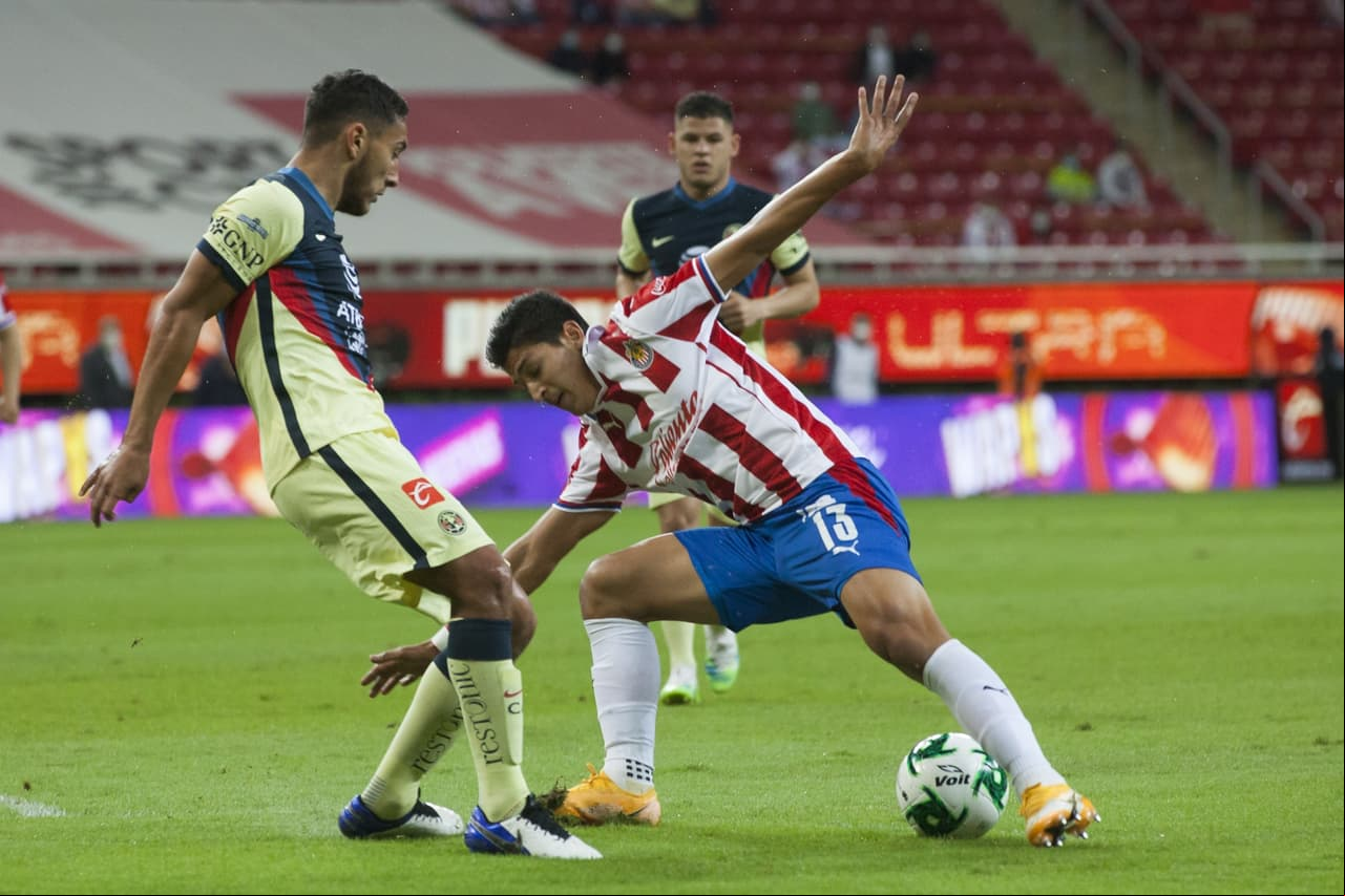 Cristian Calderón saca un potente disparo al minuto 81 y termina dándole la victoria 1-0 sobre las Águilas del América.