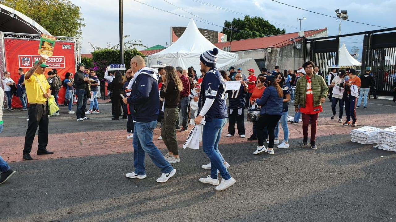 Aparecieron fans de Dan Marino, Terrel Suggs, Wes Welker, Jared Goff, Dez Bryant, Aaron Donald y muchos más.