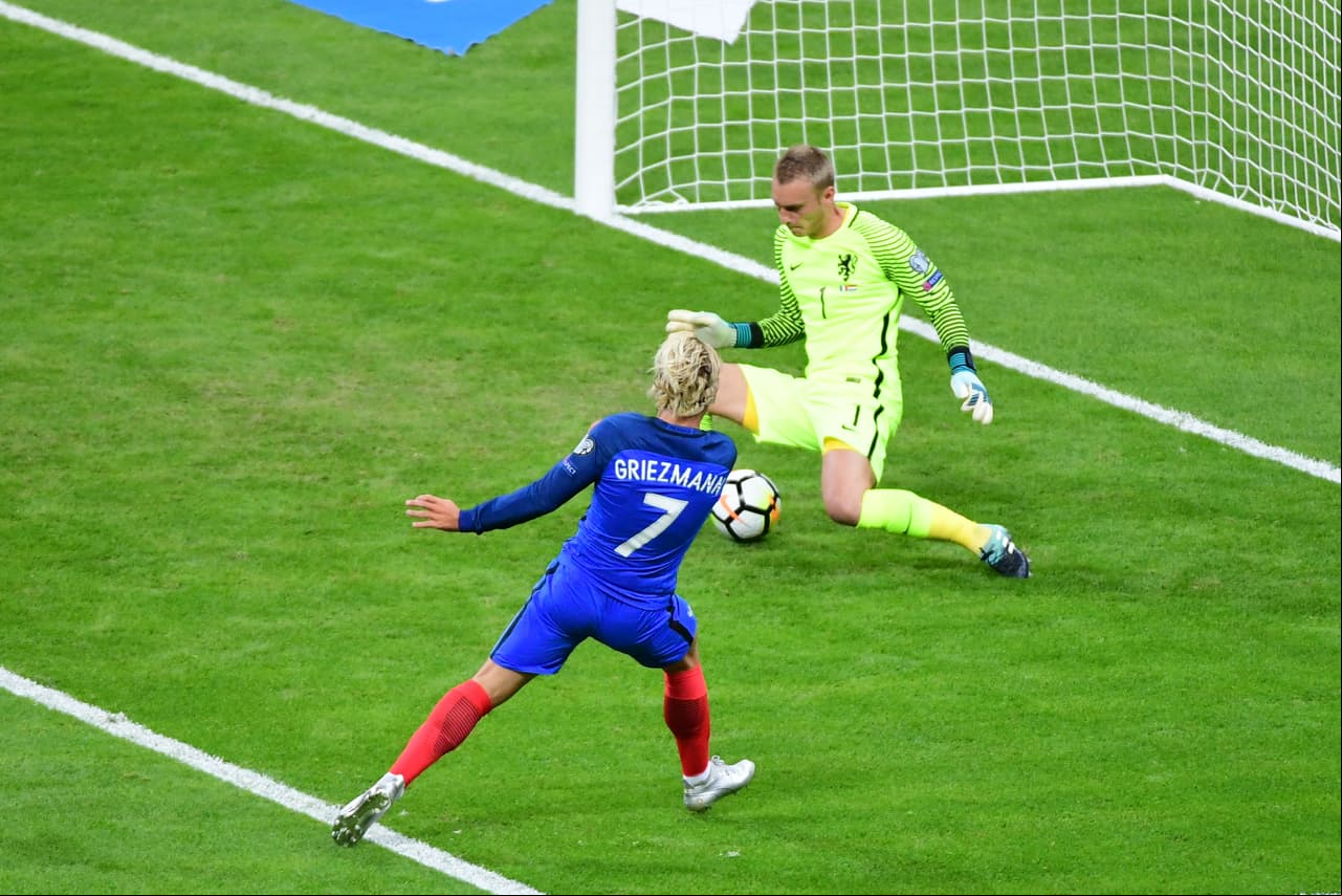 Con tan solo 14 minutos de juego, Griezmann abrió el marcador definiendo por el medio de las piernas del portero Cillessen.