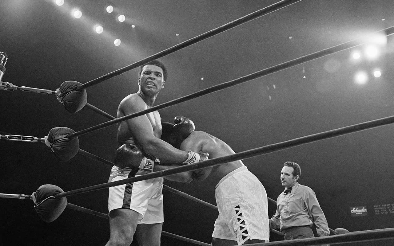 Muhammad Ali vs Frazier II fue el 28 de enero de 1974 con victoria para Ali por decisión unánime en 12 asaltos. La terceera y última pelea entre ambos fue en Manila, Filipinas en 1975.