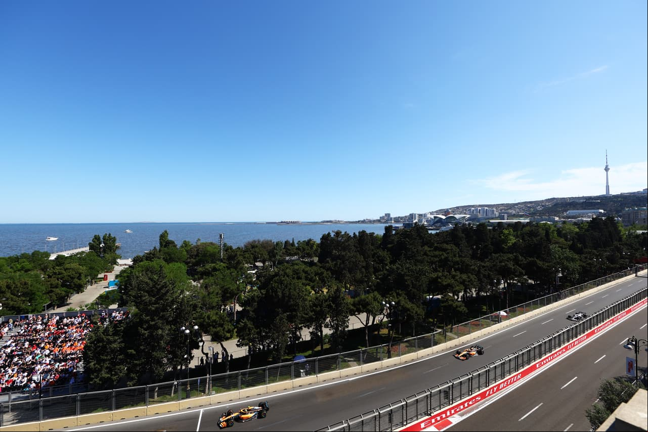 Red Bull hace 1-2 con el mexicano Sergio Pérez que sumó su quinto podio en la temporada al quedar segundo en Bakú; Verstappen gana el GP de Azerbaiyán y autos de Ferrari abandonan carrera.