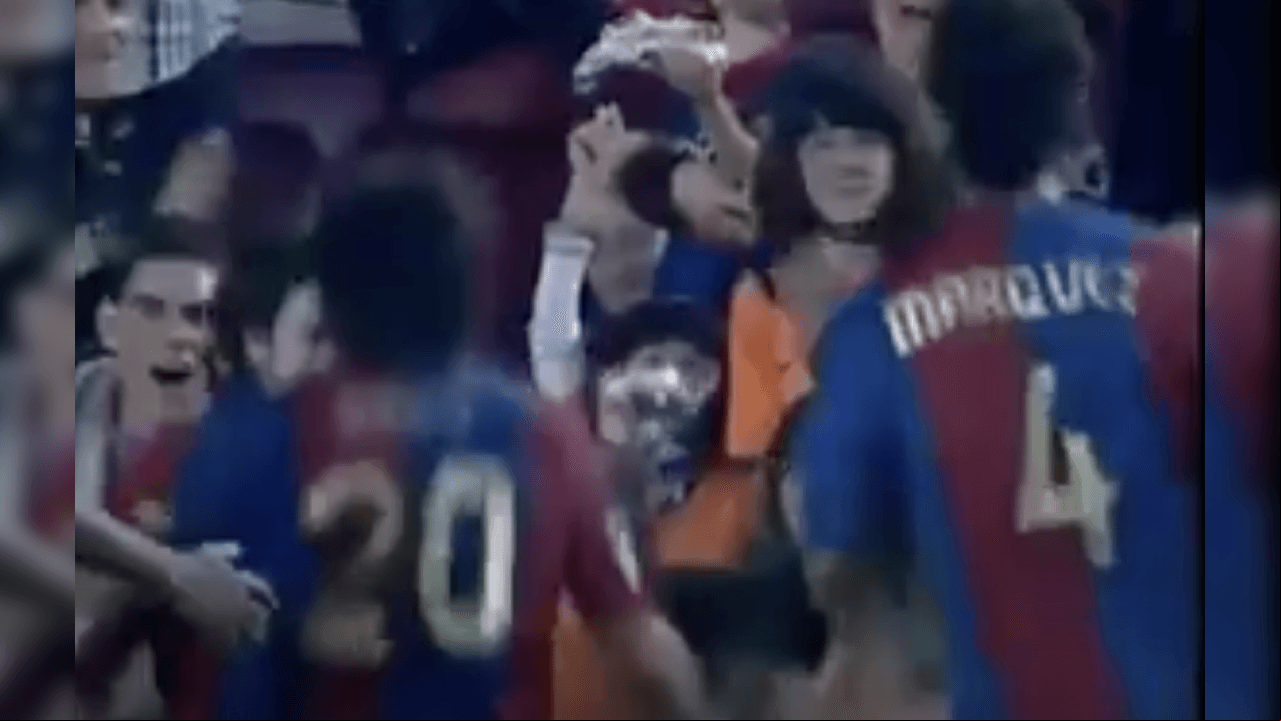 <b>¡Rafa Márquez lo celebró!</b>
<br>El defensor mexicano dorsal '4', Rafael Márquez, atravesó todo el campo para felicitar a Messi.
