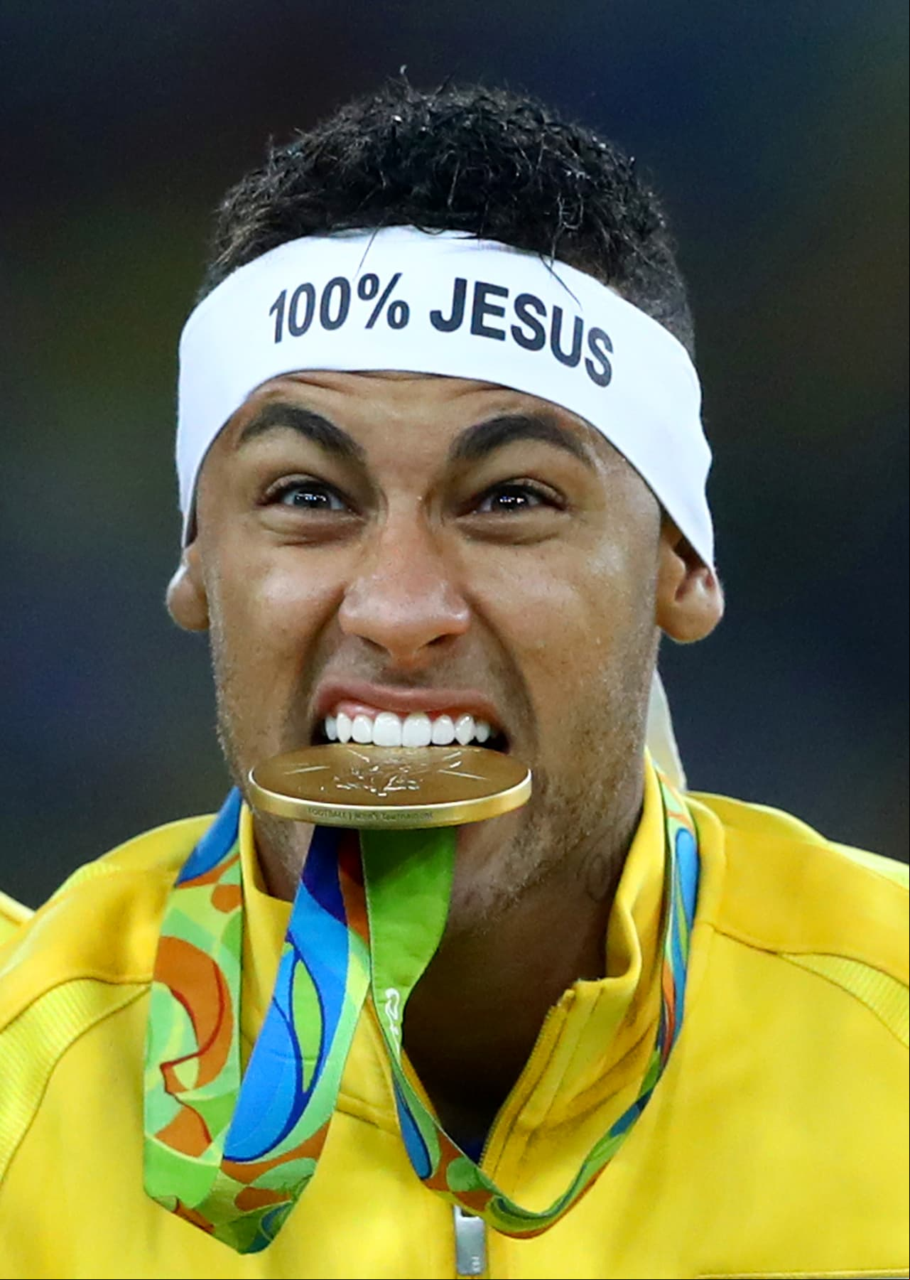 Neymar hizo en Brasil lo que ningún otro ídolo había logrado. Bajo su liderazgo, el equipo auriverde obtuvo la preciada medalla de oro, anhelada incluso desde mucho antes que el propio Mundial.