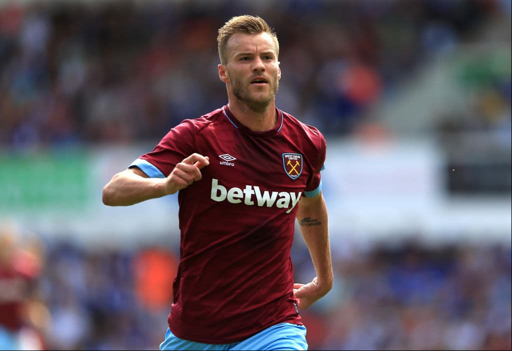 El ucraniano Andriv Yarmolenko, de 28 años, juega como extremo por la derecha y fue fichado por 28 millones de euros del Borussia Dortmund. Podría ser socio o rival por la titular con Hernández.