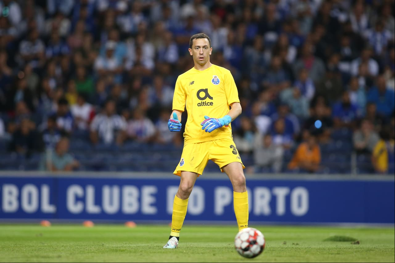 Y la dupla que emigró al Porto: el portero Agustín Marchesín.