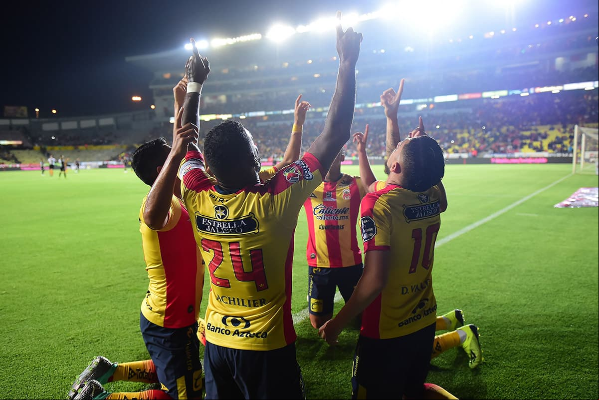 Monarcas Morelia llegó a 7 puntos y parcialmente es el único escolta de los líderes, Pumas, Cruz Azul y Monterrey, con su victoria 2-1 sobre Necaxa.