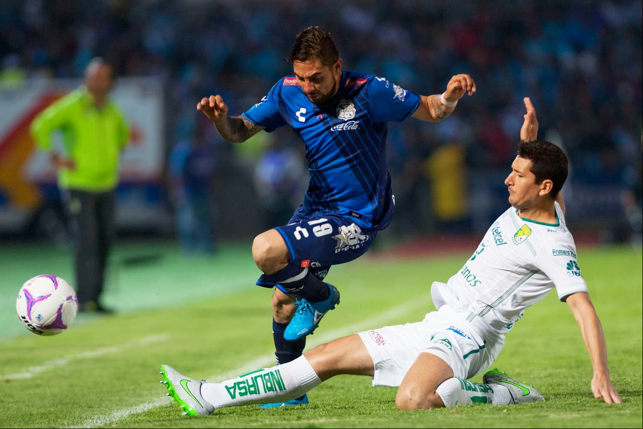 La conclusión fue un revés ante Puebla por 1-0. El resultado podría sorprendernos pero la irregularidad fuera de casa de los felinos es una común. El detalle es que León ha perdido fuerza en el torneo y poco a poco ha bajado posiciones, pasando del primero al cuarto lugar.