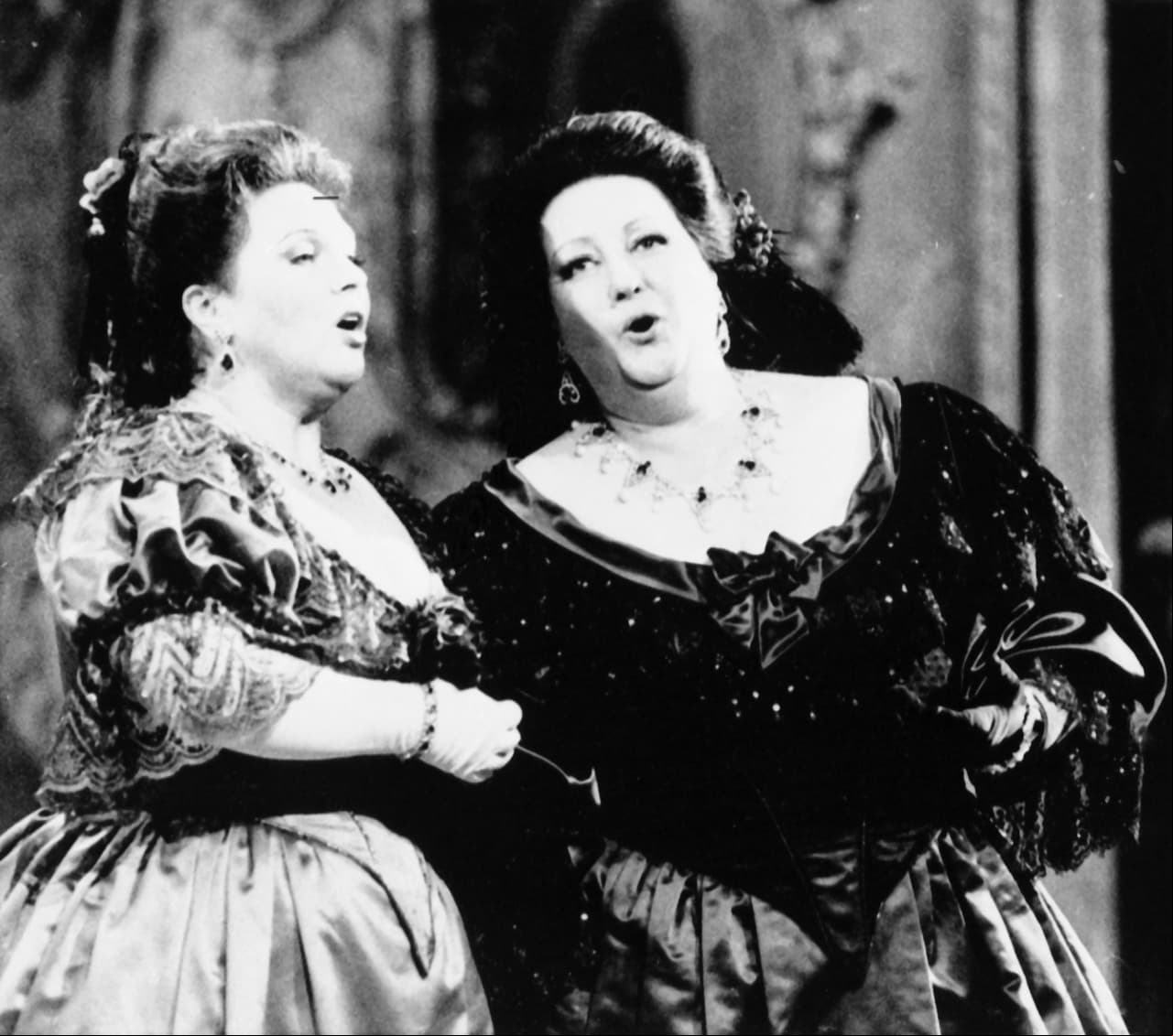 Mercury era un gran irador de la soprano, con quien colaboró en el disco Barcelona de 1988.