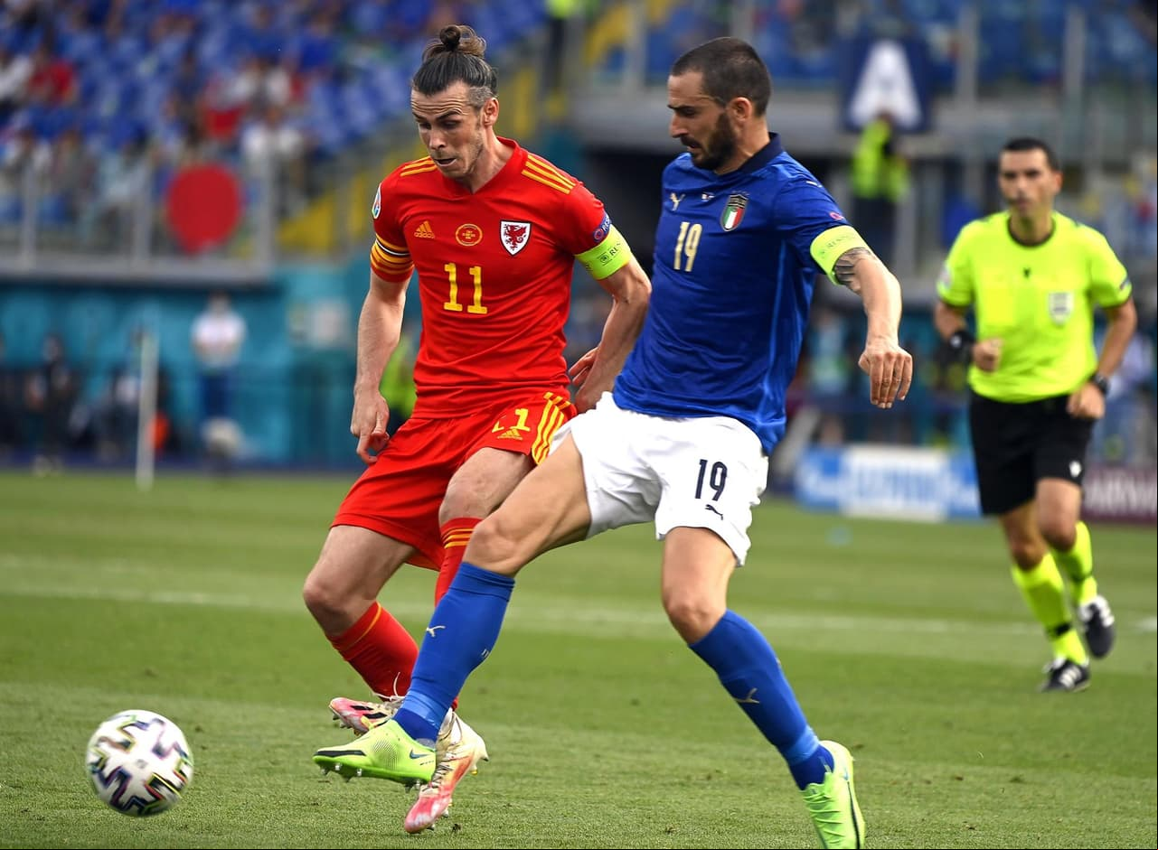 Italia derrota por la mínima a la selección de Gales en la última jornada del Grupo A en la Euro 2020. El único tanto del encuentro fue por parte de Matteo Pessina al minuto 39, lo que hace que la escuadra 'Azzurra' sea el primero de grupo y cumplan 1,000 minutos sin haber perdido un encuentro.