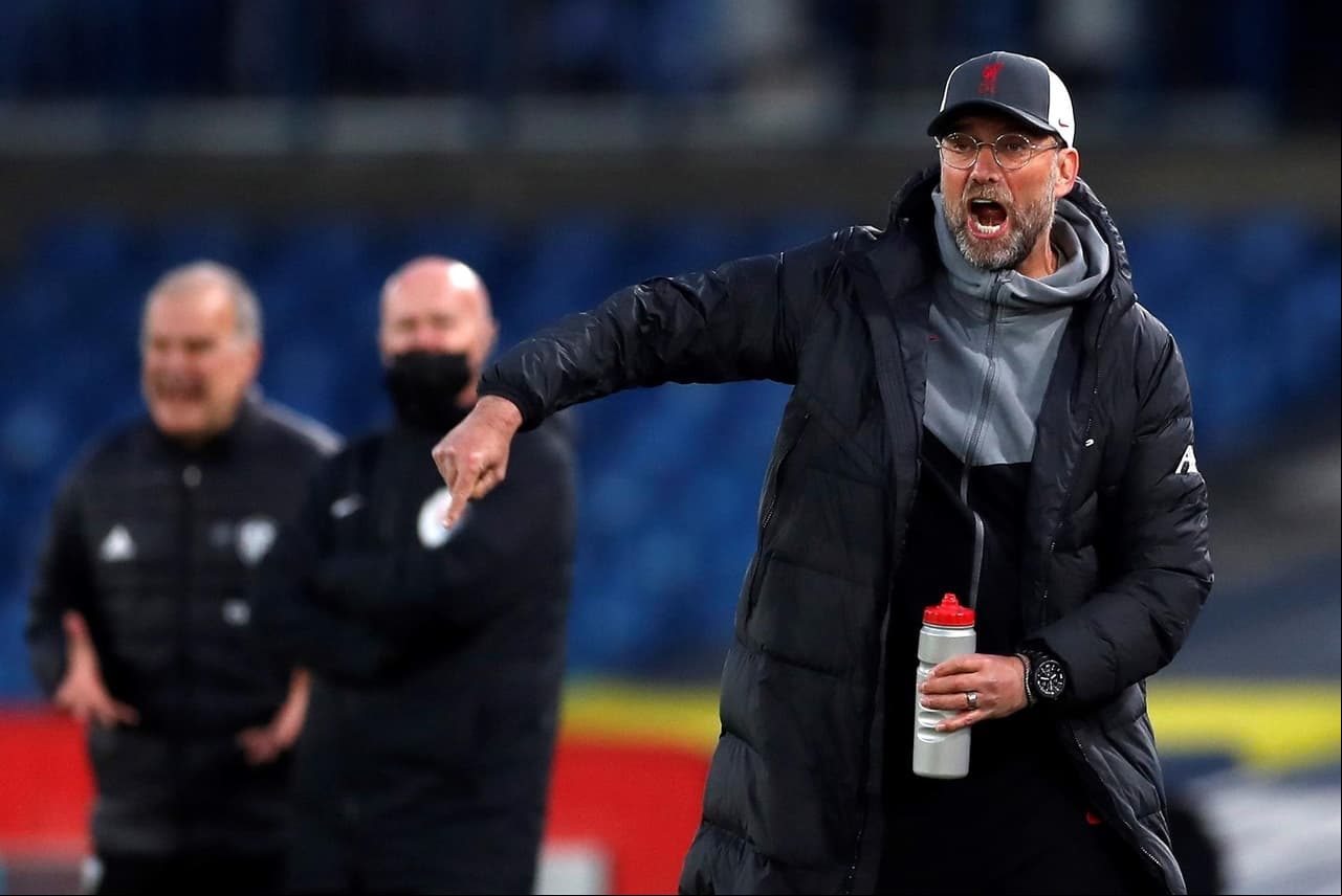 Leeds le empata de último minuto al Liverpool durante la Jornada 32 de la Premier League. Los jugadores del equipo local recibieron con un mensaje fuerte a los 'Reds', pues utilizaron una playera con la leyenda 'Earn it', gánatelo en español y 'Football is for the Fans', el futbol es para los fanáticos, como reacción a la creación de la Superliga europea.