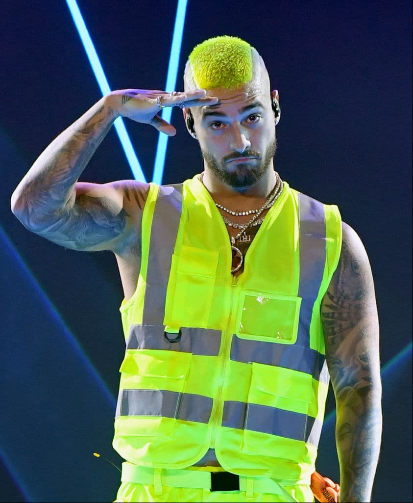 Al contrario, Maluma sí tiene novia y no es ninguna famosa.