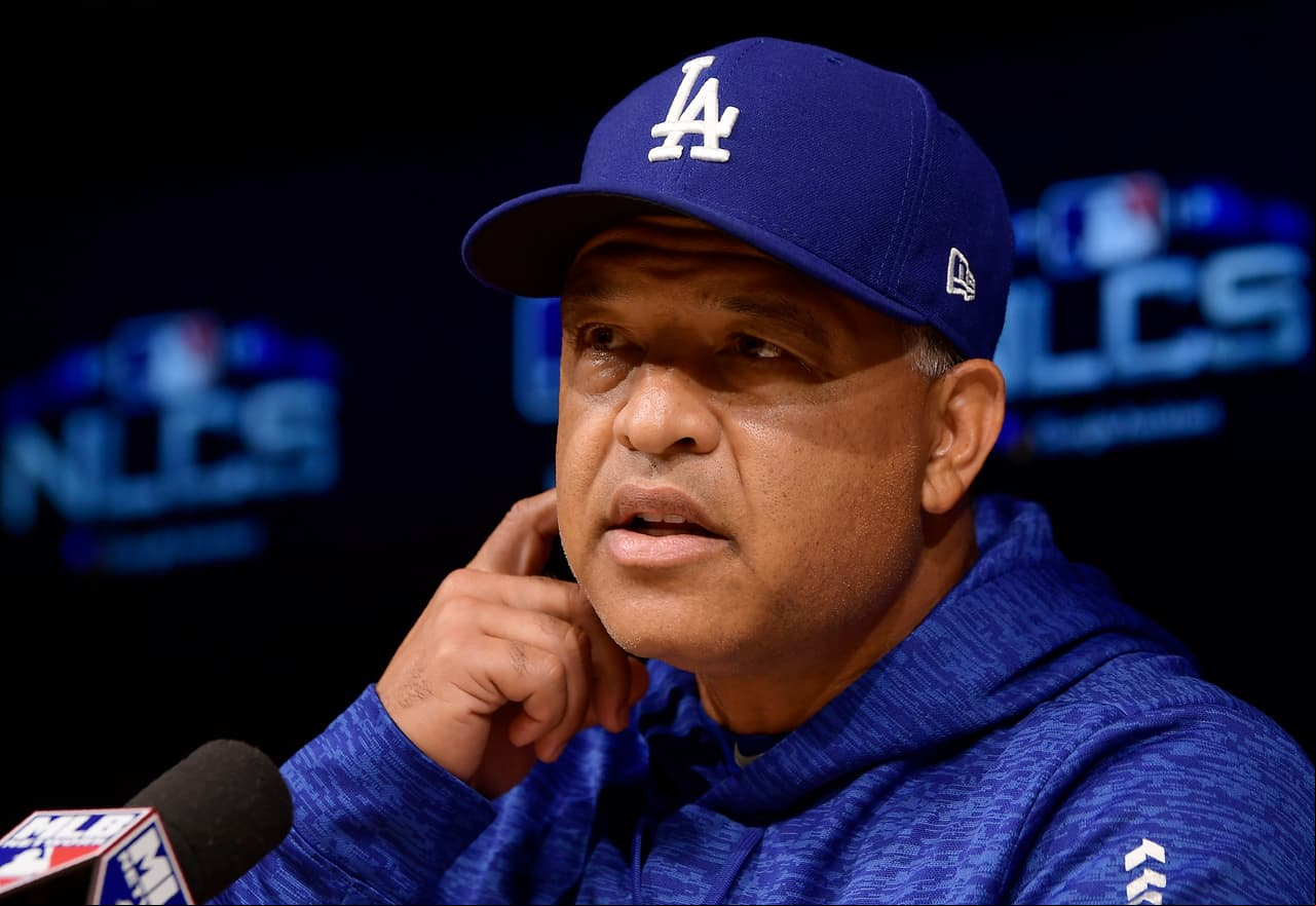 Dave Roberts está en su tercer año como manager de los Dodgers de Los Ángeles. Dirigió a los San Diego Padres (2015). Aquí un repaso a su carrera como pelotero en las Mayores. Nació en Okinawa, Japón.