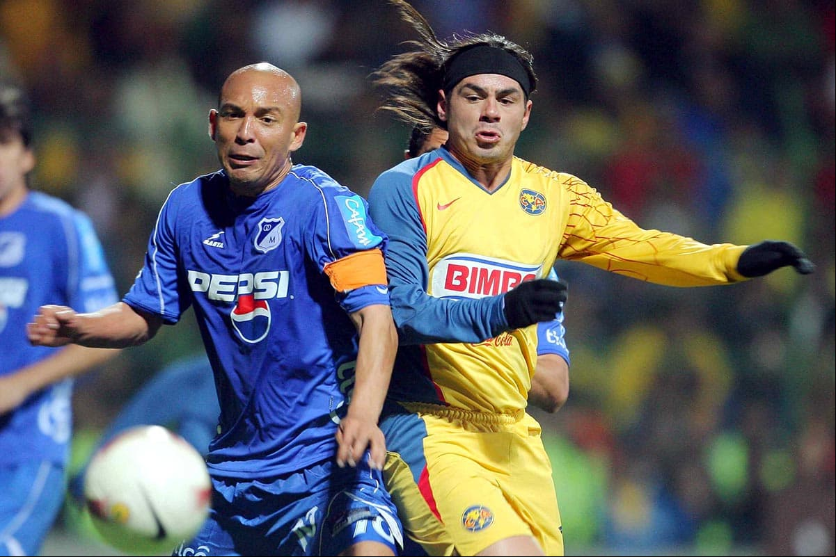 Por la realización de un evento religioso en el Estadio Azteca, el América no pudo jugar allí en la semifinal de la Copa Sudamericana de 2007 contra Millonarios de Colombia.