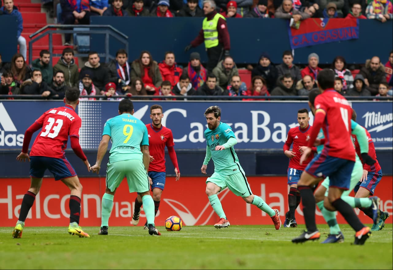 El ataque liderado por Suárez y Messi tuvo que irse en blanco al descanso, con el peso de tener que obtener una victoria para no ceder más en la Liga.
