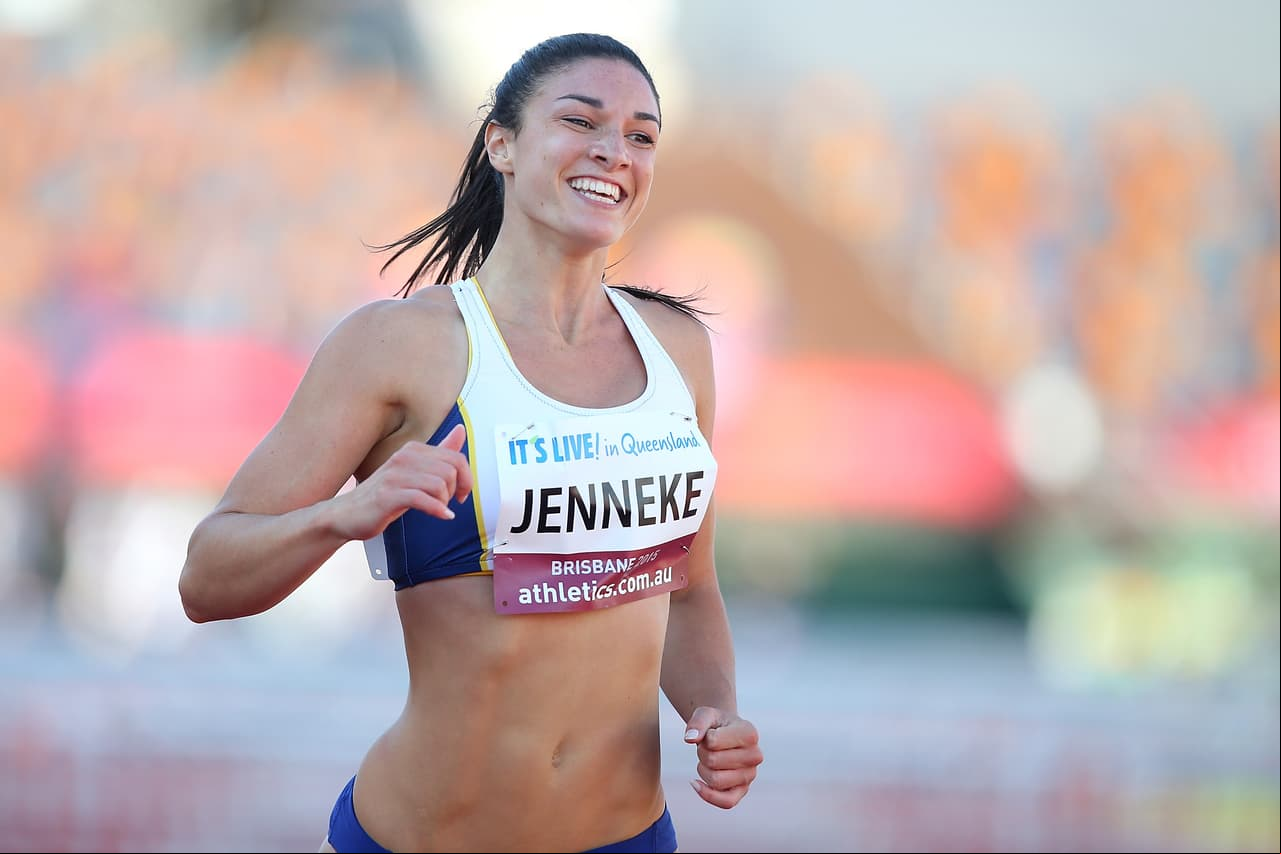 Jenneke se hizo popular por un 
<a href="http://www.univision.com/deportes/vuelve-el-baile-sexy-de-michelle-jenneke-a-las-pistas">sexy baile realizado antes de una competencia en 100 metros vallas</a>. Desde allí, su figura no pasa desapercibida en las pistas. Aunque apenas superó la primera ronda en las pasadas olimpiadas, a sus 23 años aún tiene mucha carrera para deleitar con su talento, su atlético cuerpo y bella sonrisa.