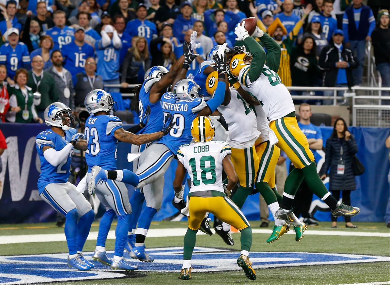 Grandioso momento nos regaló el QB de los Packers en la Semana 13 ante Detroit con un pase de 61 yardas a Richard Rodgers para ganar el partido