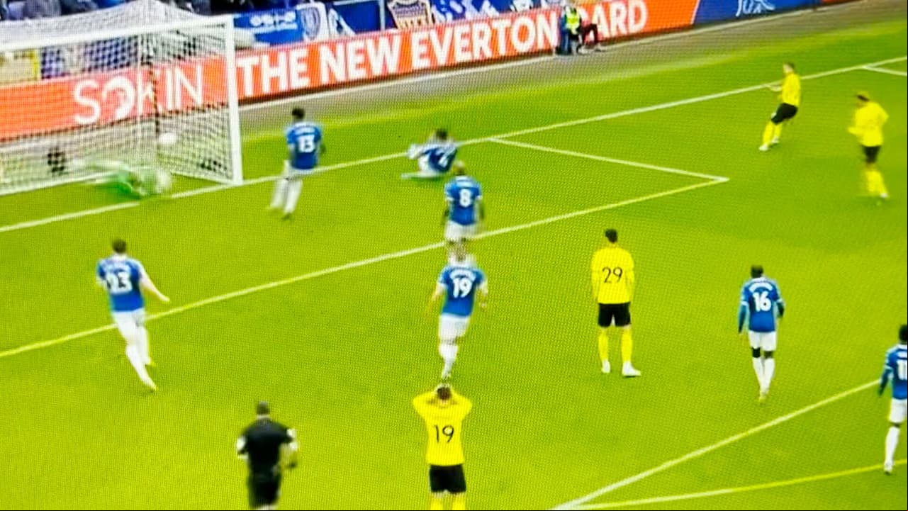 ¡La salvada del siglo! Everton vence a Chelsea con espectacular desviada de Pickford