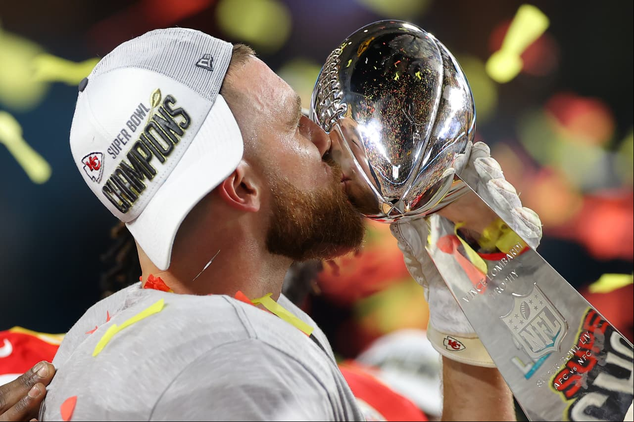 Así se presentó el festejo de los Chiefs desde los minutos finales del partido, hasta el clásico baño al head coach, Andy Reid y también la celebración con el Vince Lobardi.