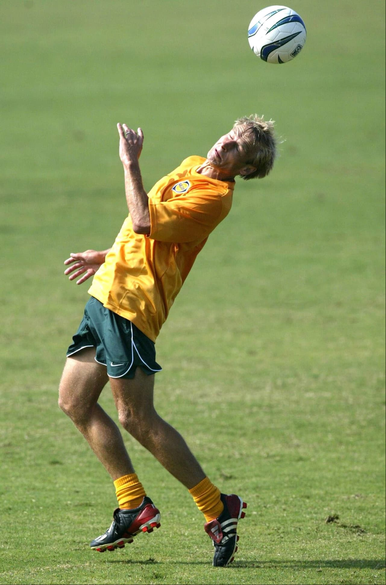 Radicado en Estados Unidos, el camepón del mundo con Alemania volvió a los terrenos de juego con el Orange County de la USLPD, una de las ligas alternas a la MLS, en el 2003.