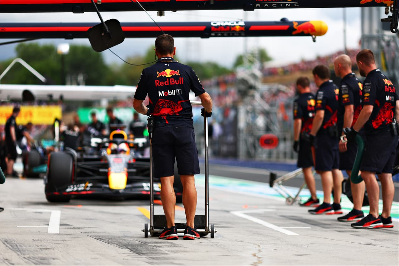 George Russel arrebató de último momento la pole position en el GP de Hungría a Carlos Sainz; el mexicano Checo Pérez tuvo un mal resultado y saldrá en el lugar 11.