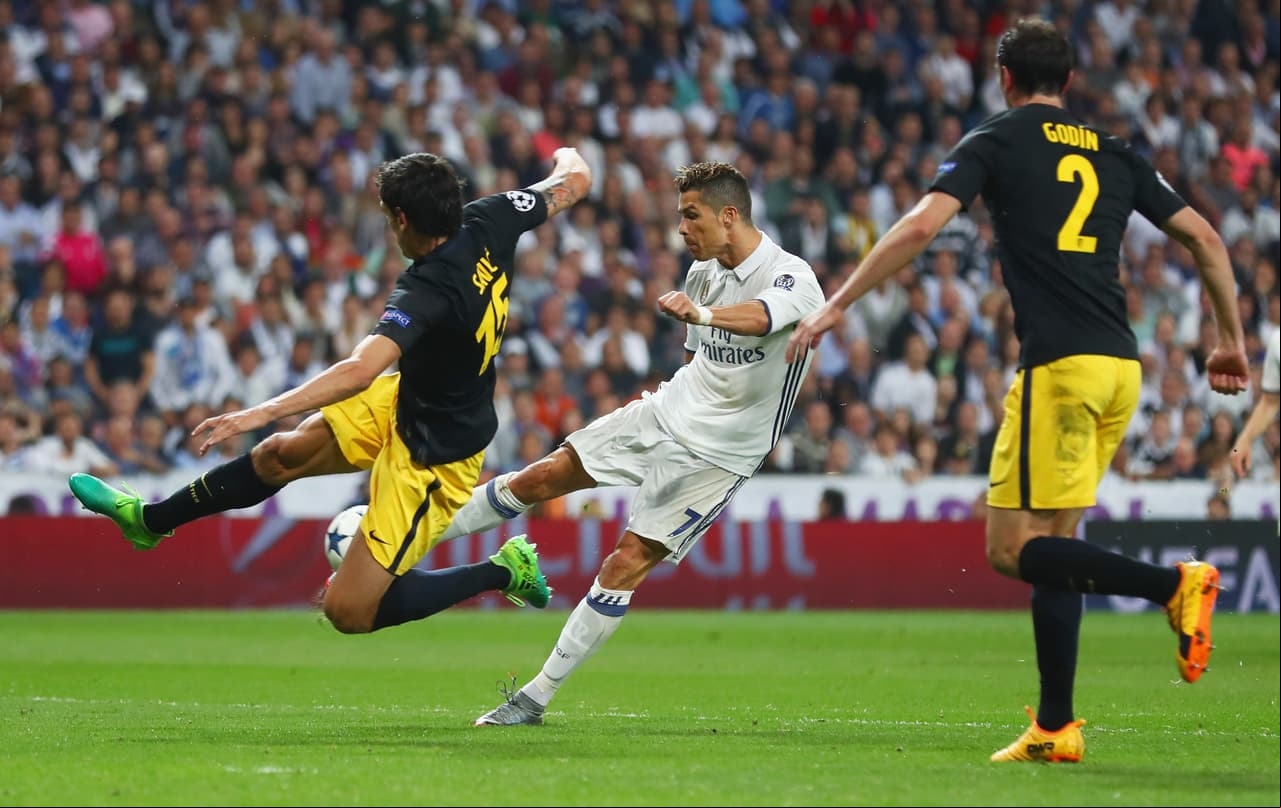 Al minuto 28 del segundo tiempo, CR7 aprovechó un balón que le quedó para rematar y definir de pierna derecha, el 2-0 y el gol 102 del delantero portugués.