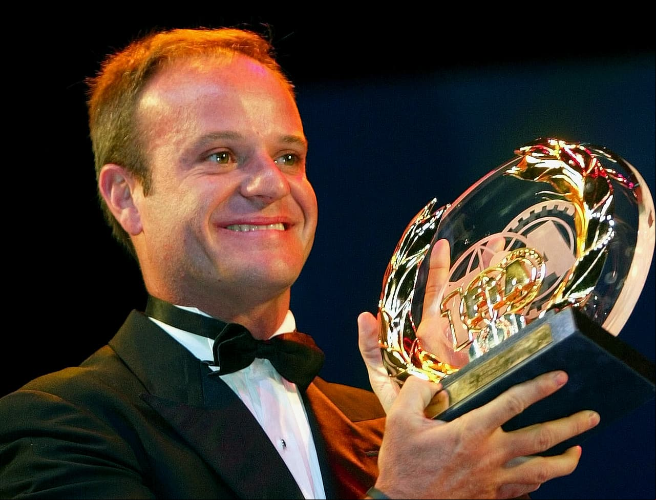 Por el momento, es el piloto con más Grandes Premios en su palmarés con 323, sólo 10 más que Kimi Räikkönen.