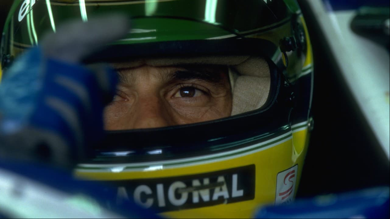 Senna, antes de iniciar el Gran Premio de San Marino, en los boxes del equipo Williams.
