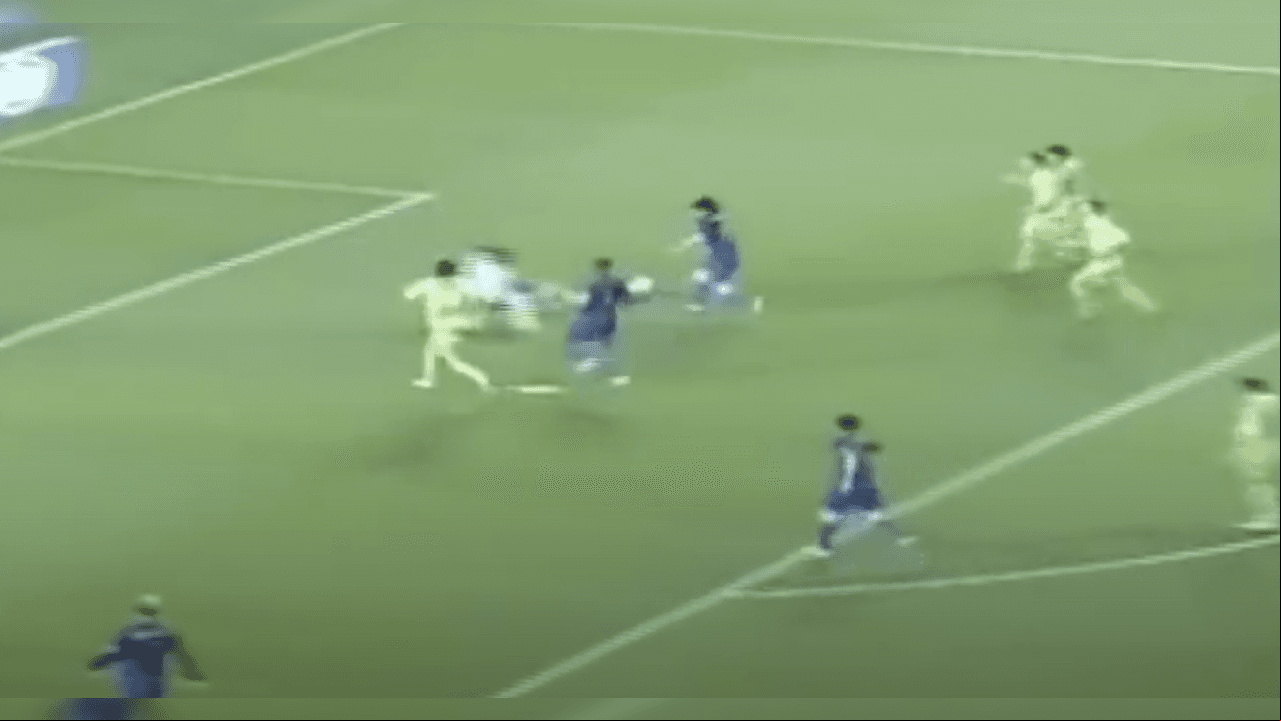 <b>El mano a mano fue letal</b>
<br>- Messi se había quitado a cuatro futbolistas y solo quedaba el guardameta del Getafe, Luis García.
<br>- El astro iba encarrerado y solamente movió el balón hacia la derecha.