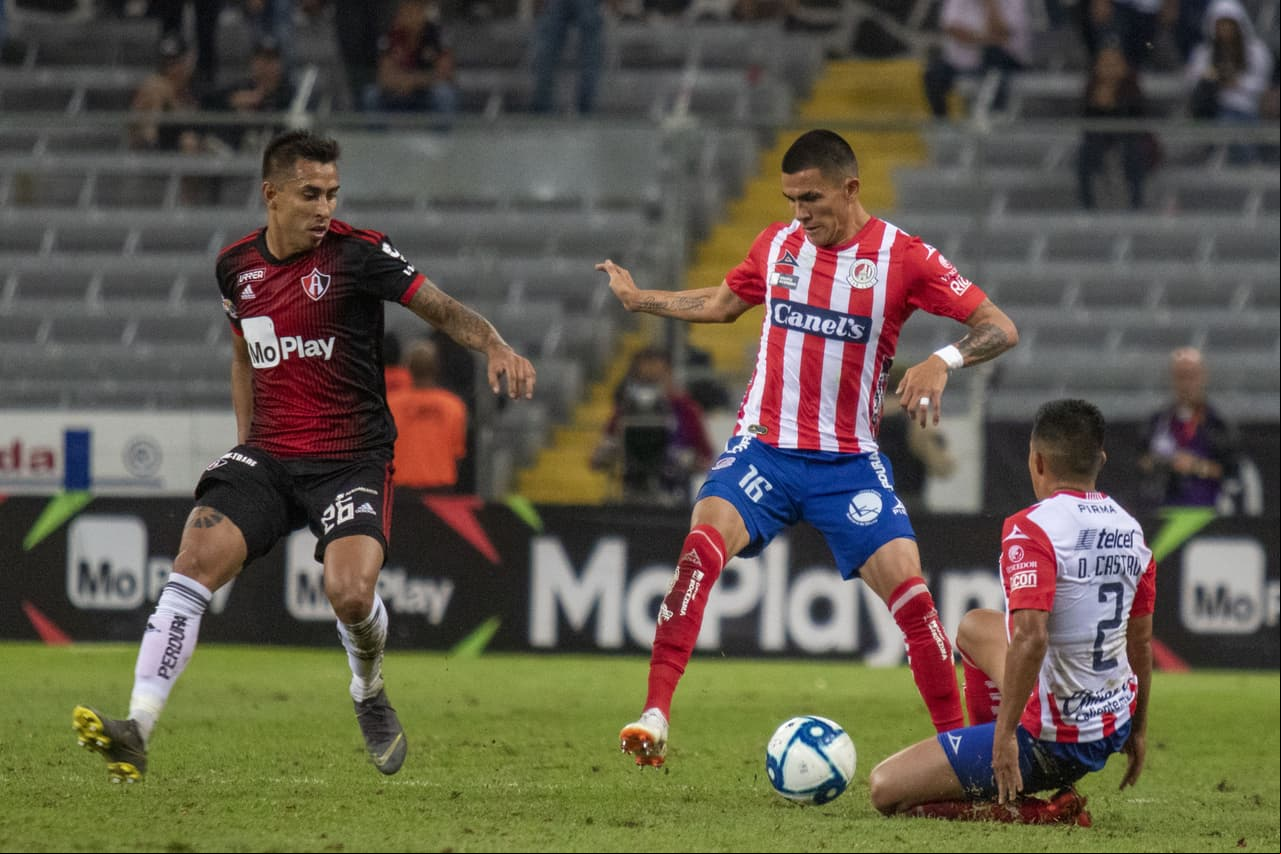 Con goles de Juan Castro al minuto 61 y Nicolas Ibañes al 90+3, el Atlético san Luis gana y pone en problemas al Atlas.