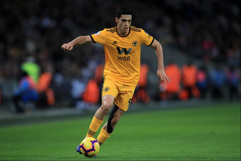 En 2014 Raúl Jiménez se fue a compra con el Atlético de Madrid. Actualmente está en el Wolverhampton de la Premier League.