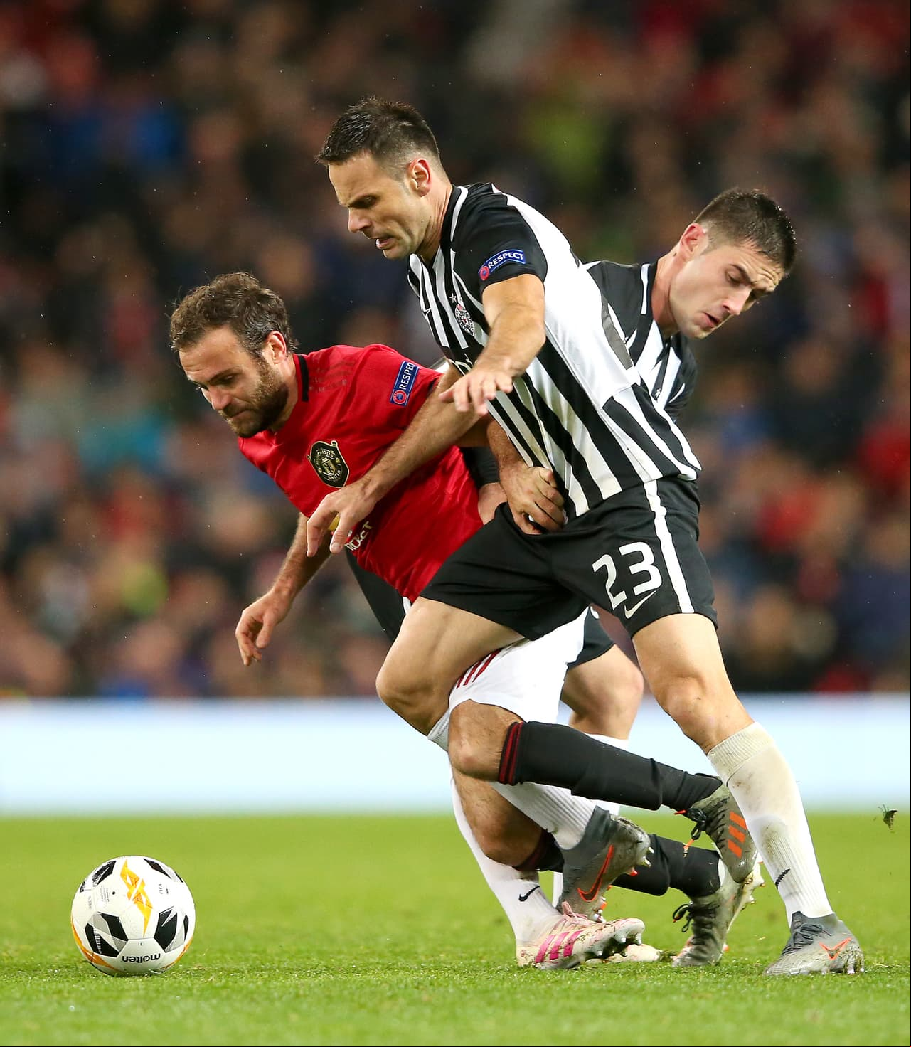 Los Red Devils ganan tranquilamente en Old Trafford con tres goles a cero al Partizan y pasan a la siguiente ronda de la Europa League.