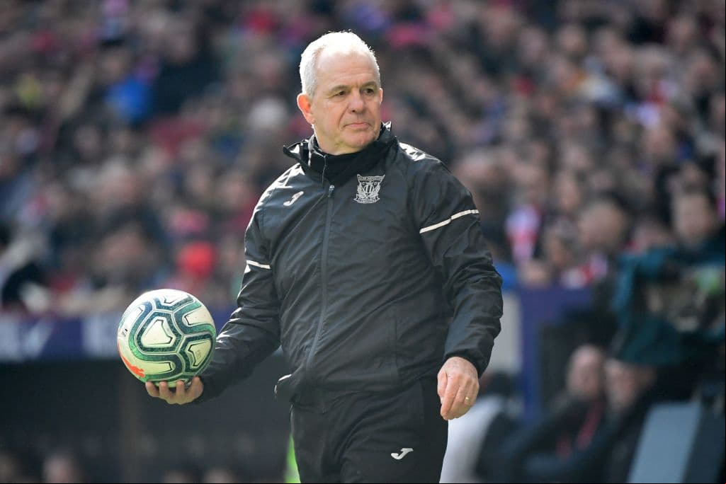 Javier Aguirre empujó a sus muchachos para remontar un gol en el segundo tiempo y ganar 1-2 al Villarreal para respirar en el descenso.