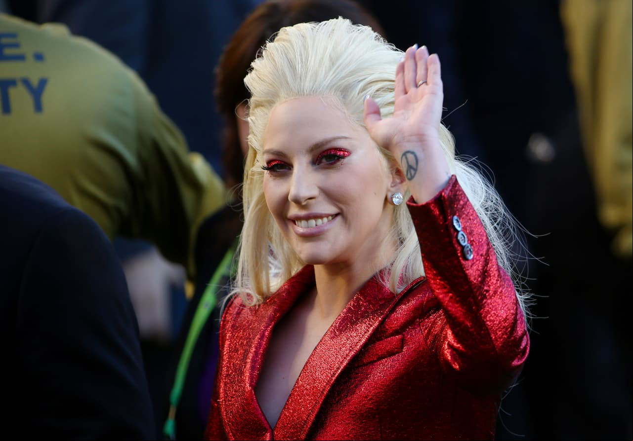 La hermosa voz de Lady Gaga entonó el Himno de los EEUU en la apertura del Super Bowl 50. Aquí las mejores tomas.