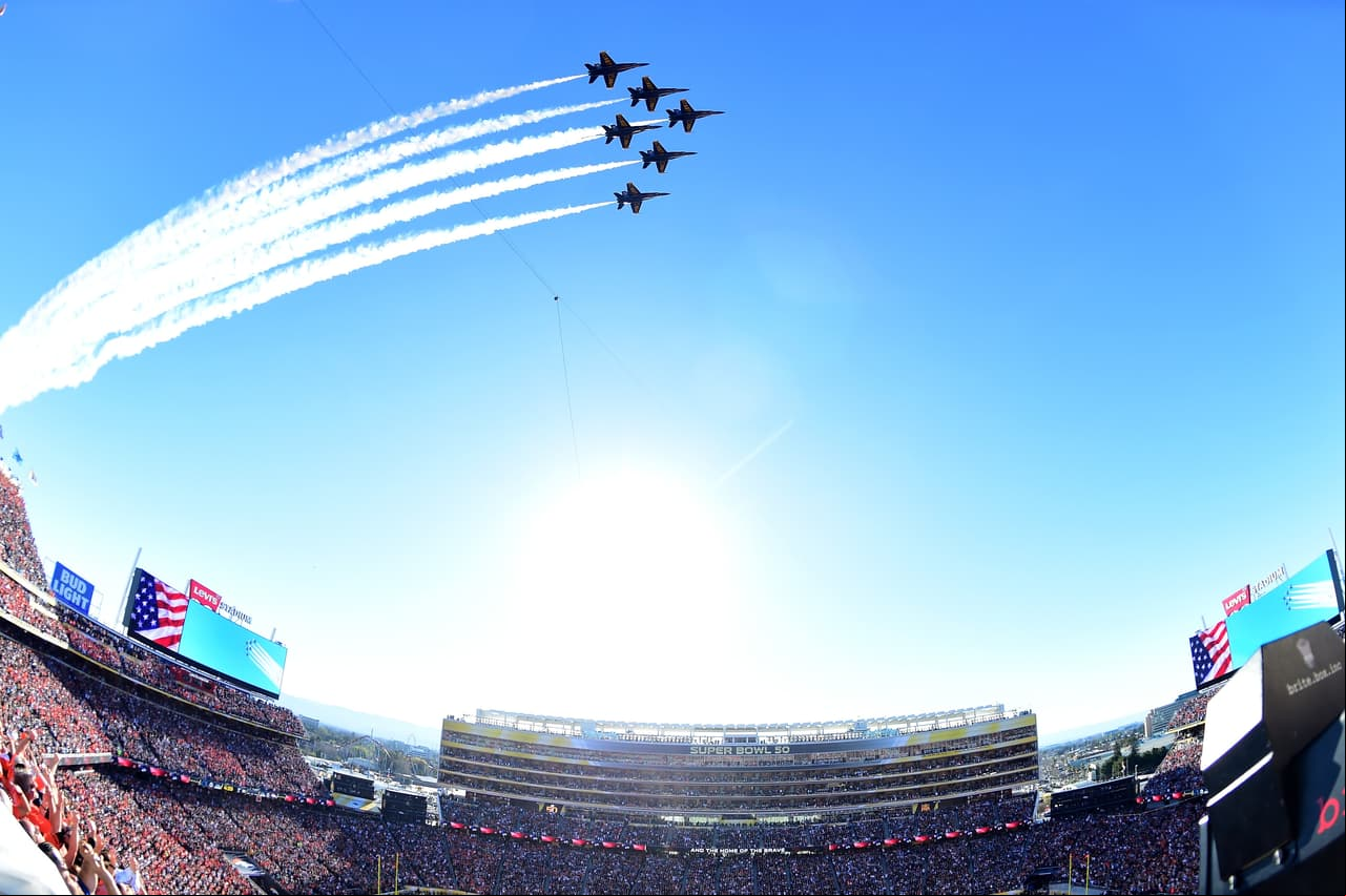 La hermosa voz de Lady Gaga entonó el Himno de los EEUU en la apertura del Super Bowl 50. Aquí las mejores tomas.